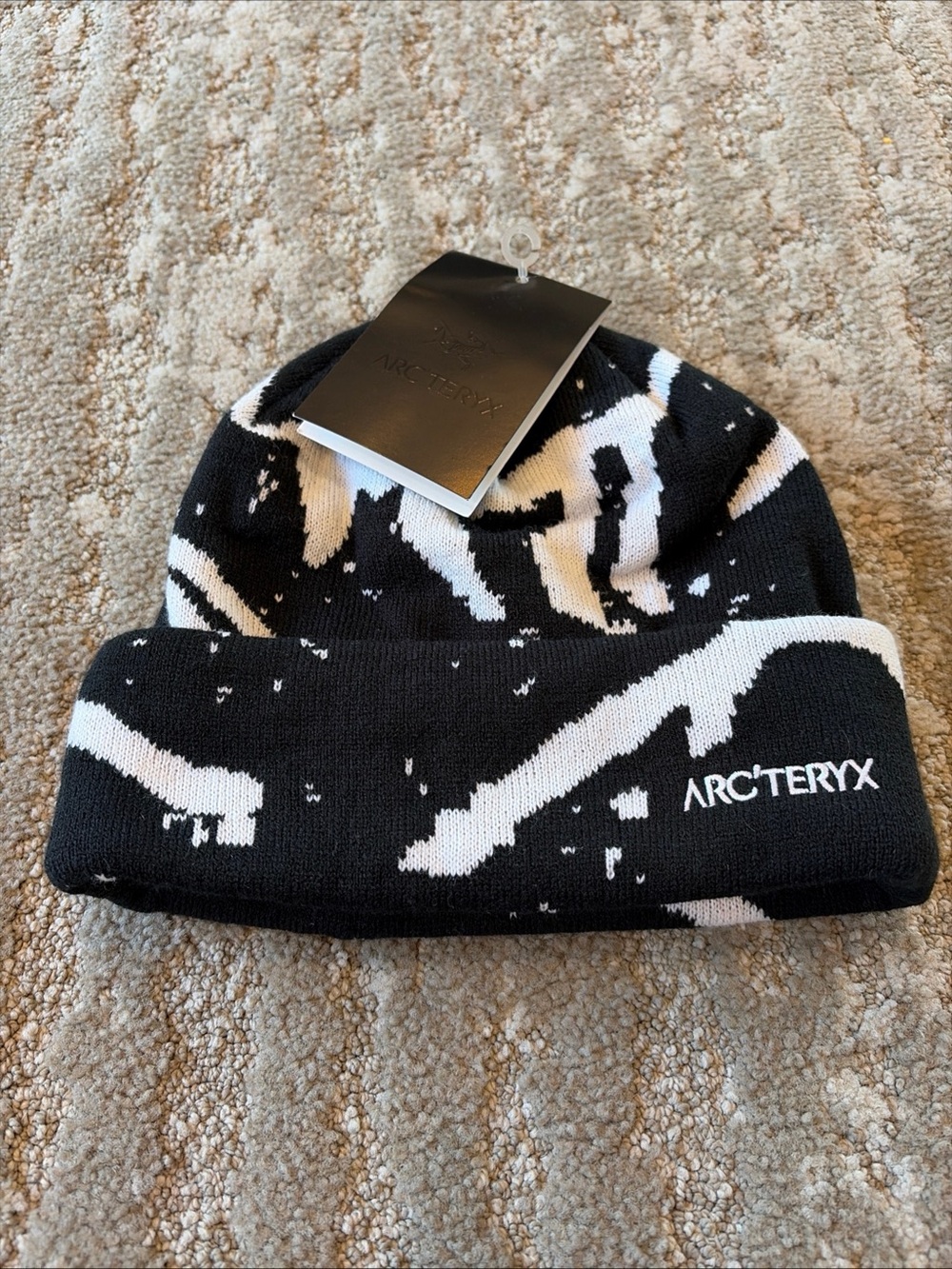 Arc'teryx Fernie Toque Beanie Black & White Winter Knit Hat Unisex NWT